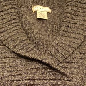 Arizona v-neck/ quarter sleeved sweater